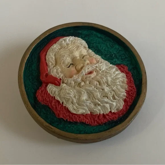 Vintage Round Santa Claus Brooch - Picture 3 of 5
